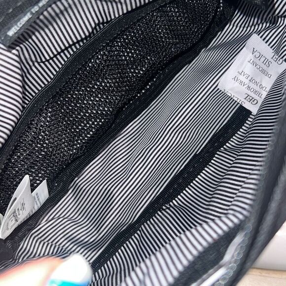 ✨Herschel Chapter Travel Kit | Small - 3L✨ - Picture 7 of 11